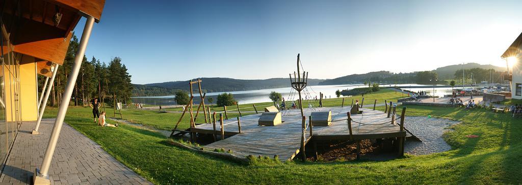 Hotel Admiral Lipno nad Vltavou Buitenkant foto
