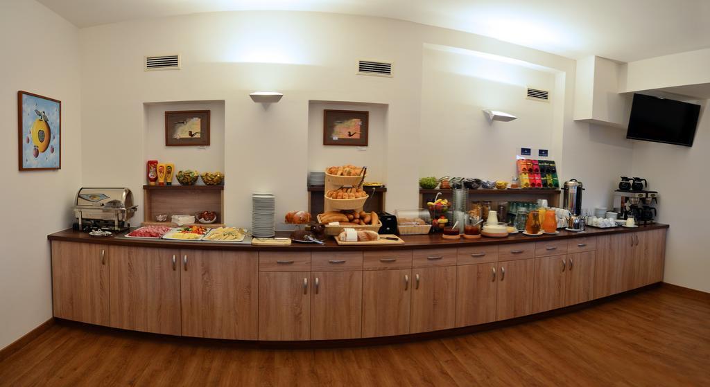 Hotel Admiral Lipno nad Vltavou Buitenkant foto