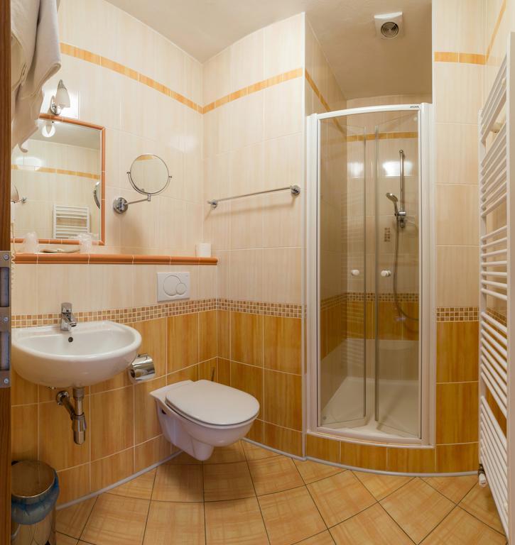 Hotel Admiral Lipno nad Vltavou Buitenkant foto