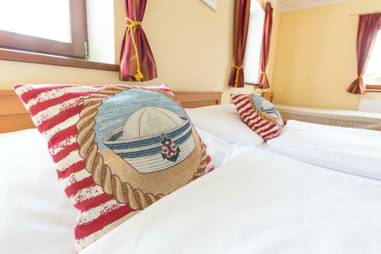 Hotel Admiral Lipno nad Vltavou Buitenkant foto